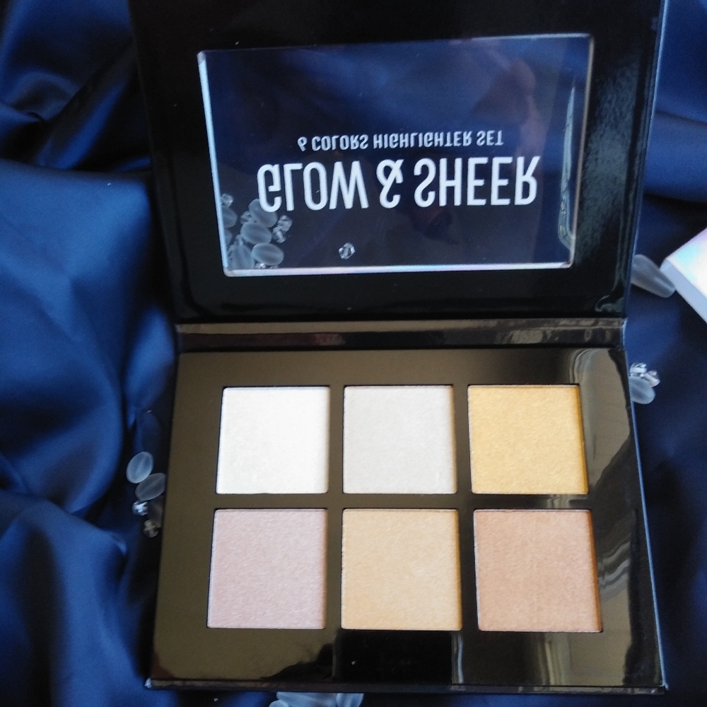 Contour highlighter and eyeshadow palette - Picture 3 of 8